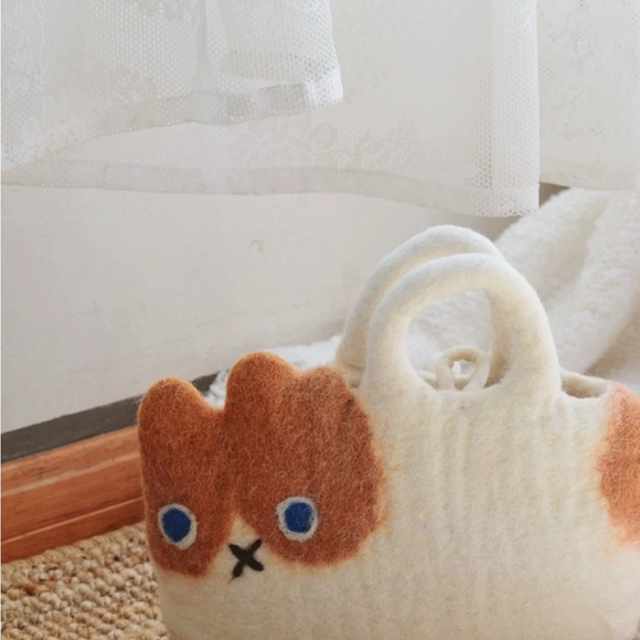 Cat felted Bag, Felt Purse, Wool Felt Bag, Mini Purse, Shoulder Bag, Zipper Bag - Picture 5 of 6
